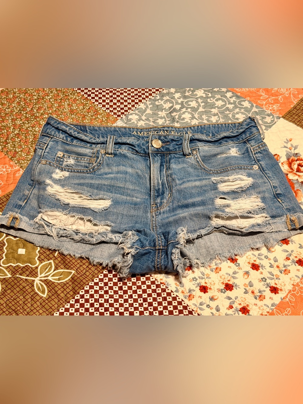 American Eagle Tomgirl Shortie Distressed Denim Shorts Women’s Size 8 Frayed Raw